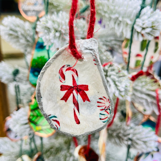 Candy Cane Oyster Ornament – Classic Holiday Design